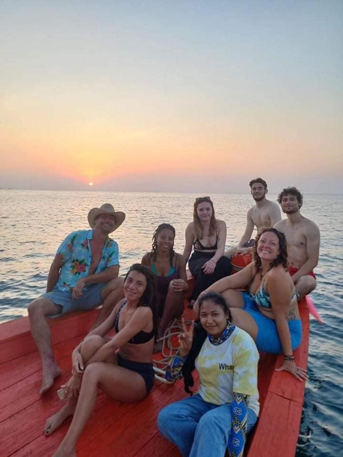 Lucky Sun Saracen Bay Hostel Koh Rong Sanloem Buitenkant foto