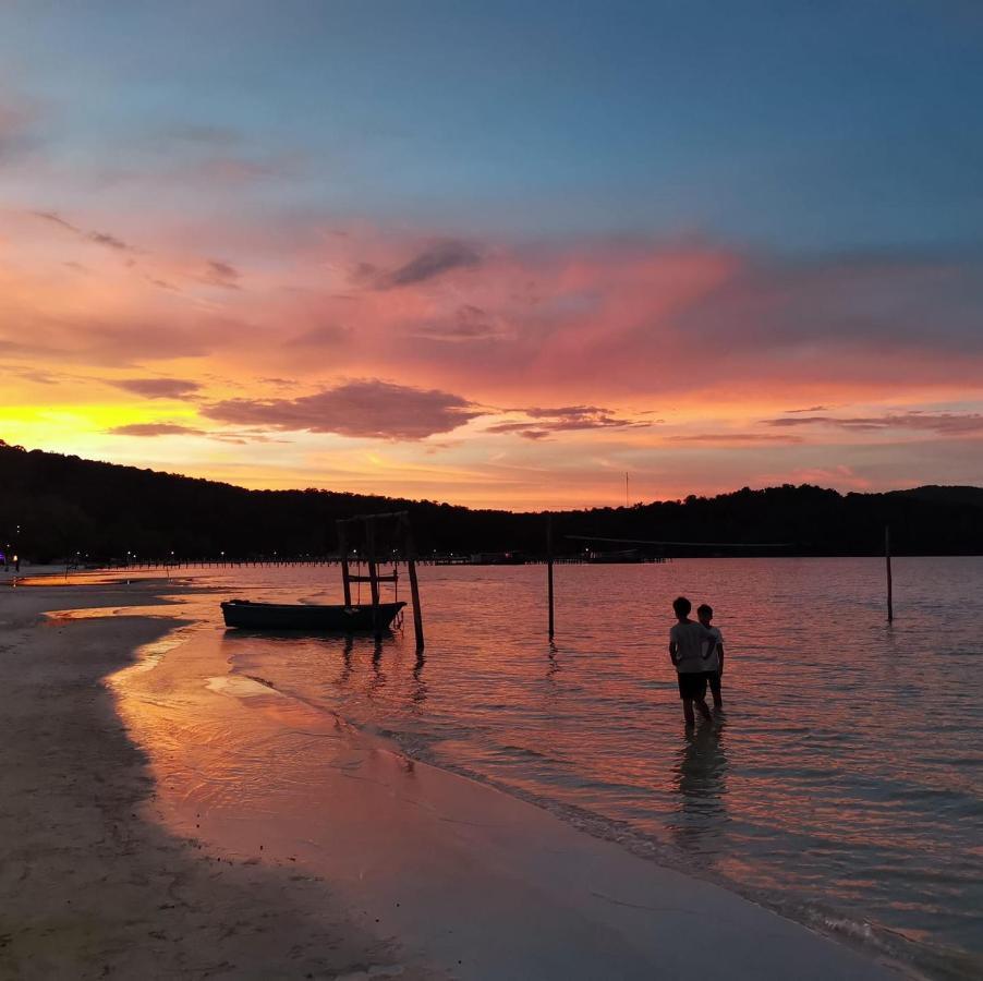 Lucky Sun Saracen Bay Hostel Koh Rong Sanloem Buitenkant foto