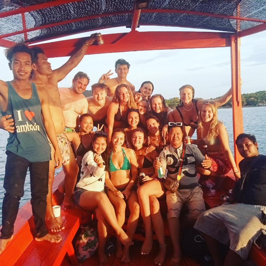 Lucky Sun Saracen Bay Hostel Koh Rong Sanloem Buitenkant foto
